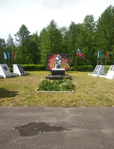 Памятник односельчанам, павшим в боях Второй Мировой войны.